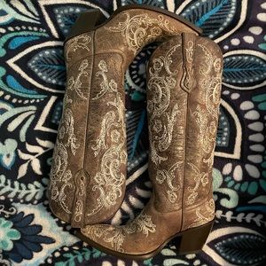NWT boots